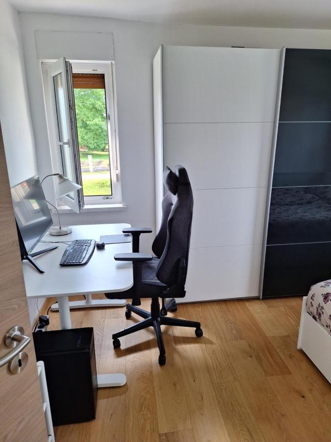 Guesthouse Flower Любляна Екстер'єр фото