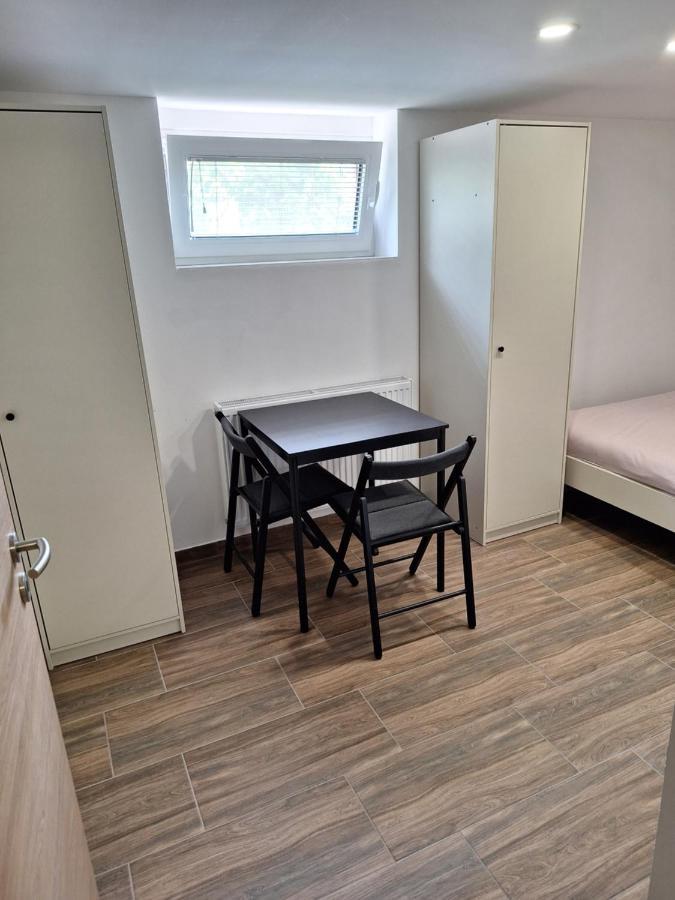 Guesthouse Flower Любляна Екстер'єр фото