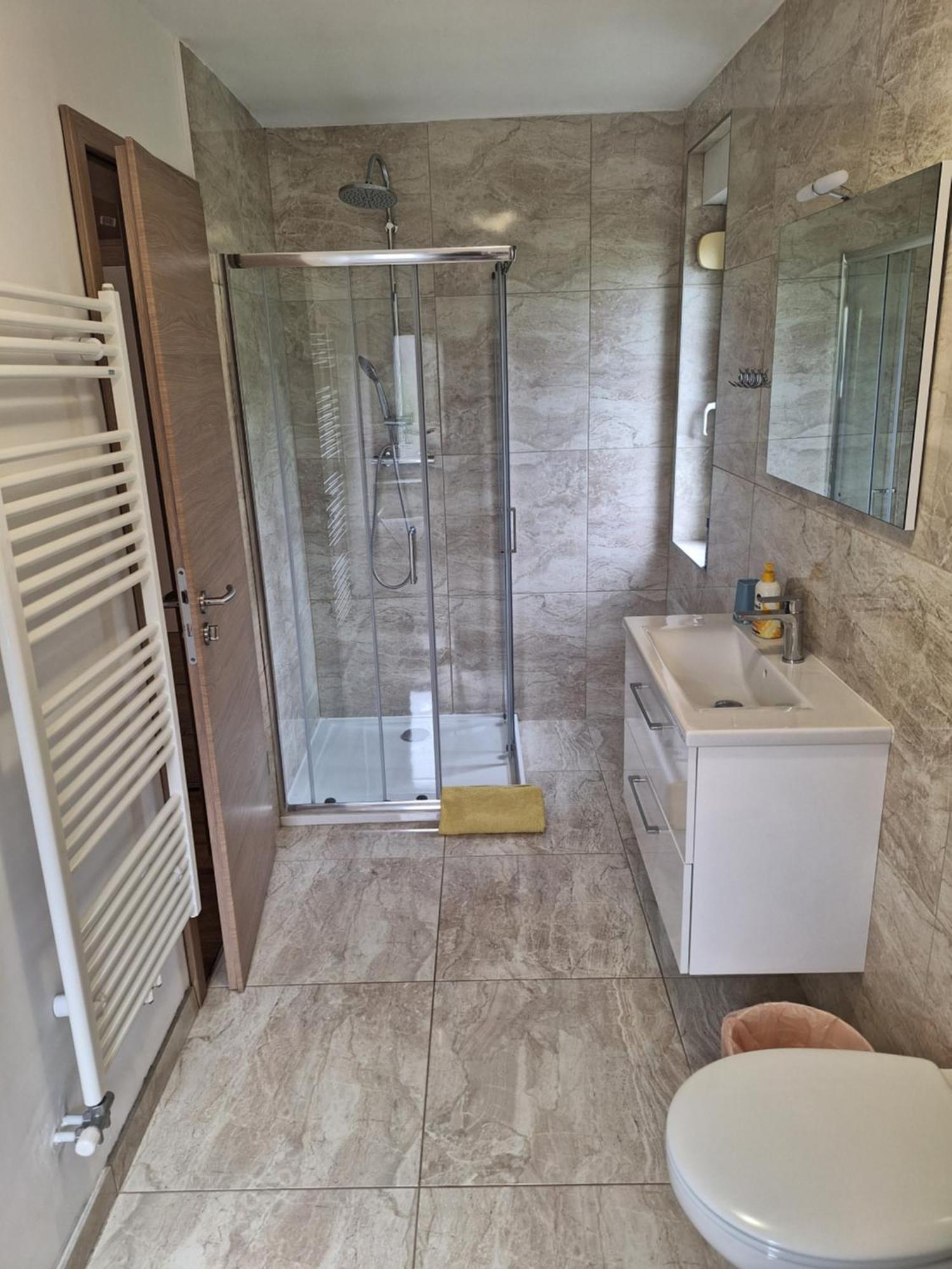 Guesthouse Flower Любляна Екстер'єр фото